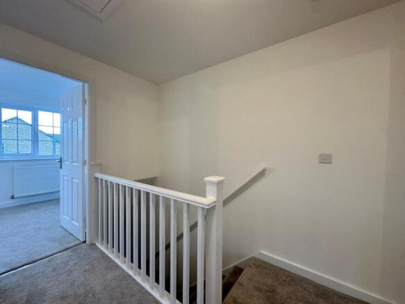 3 bed Semi-Detached to rent Image 8