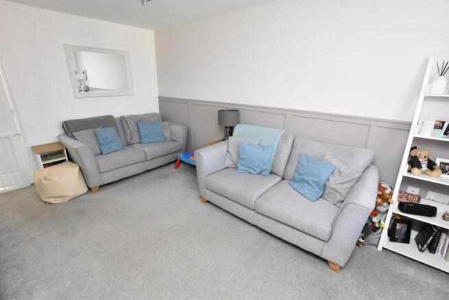 Rebecca Close, NG17 photo 4