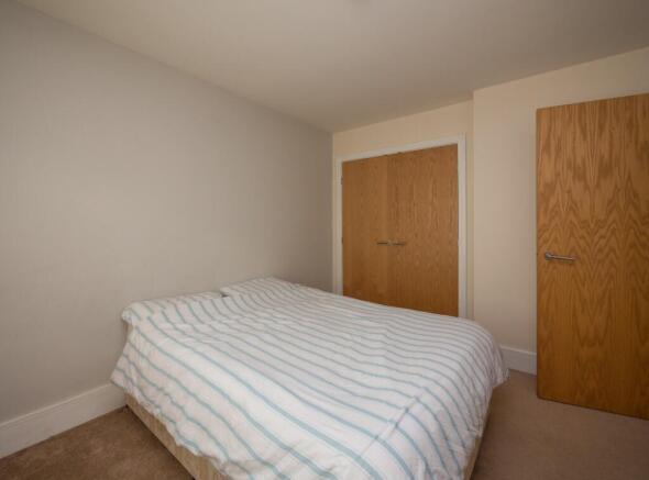 2 bed Apartment to rent Image 4