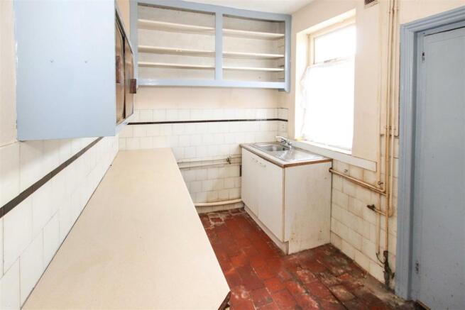 FITTED KITCHEN