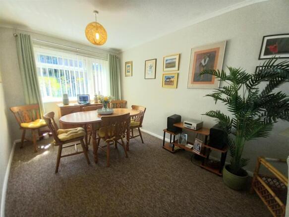 3 Ochil Close dining.jpg