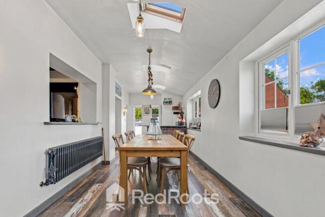 4 bed Semi-Detached for sale Image 10