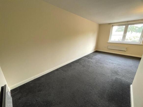 2 bed Apartment for sale Image 4