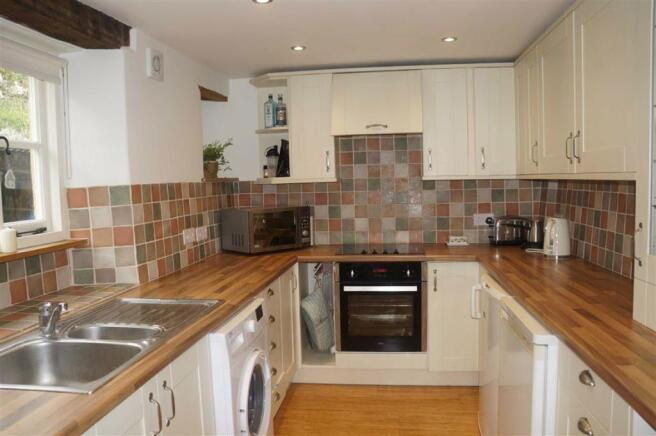 Kitchen 14'2" x 8'