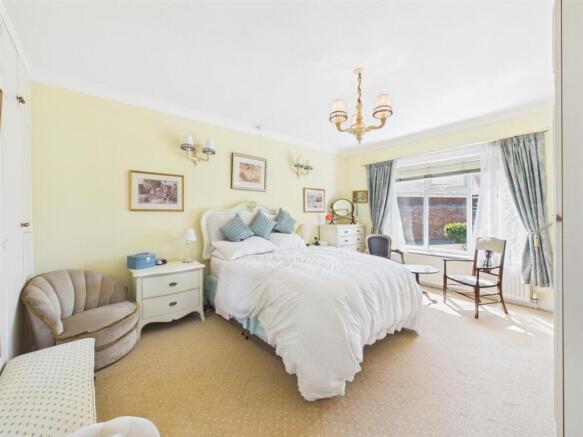 4 bed Detached Bungalow for sale Image 10