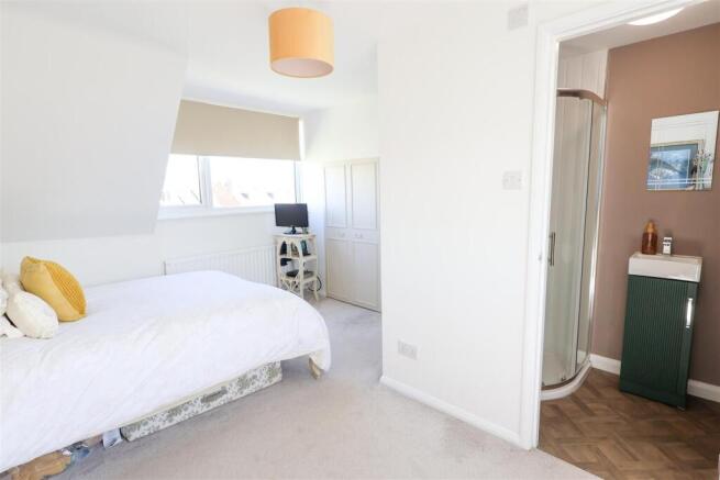 3 bed Detached for sale Image 11