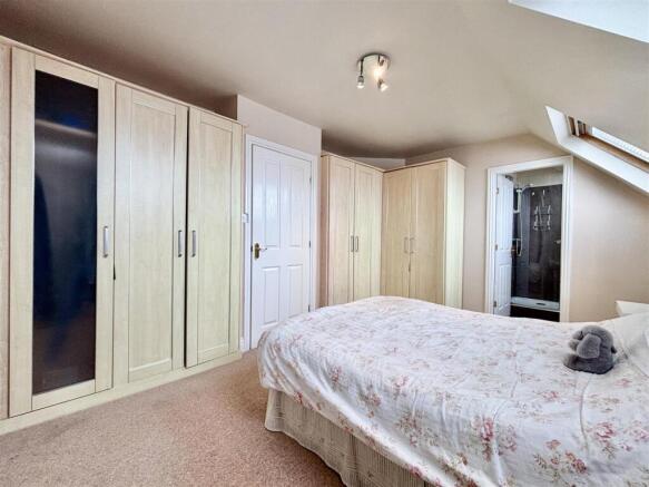 3 bed Semi-Detached for sale Image 11