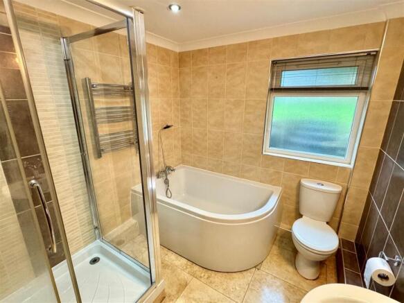 Tamarinda Main Bathroom