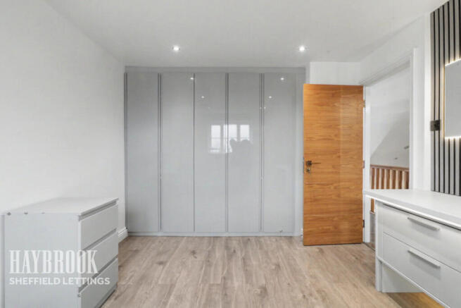 5 bed Detached to rent Image 10
