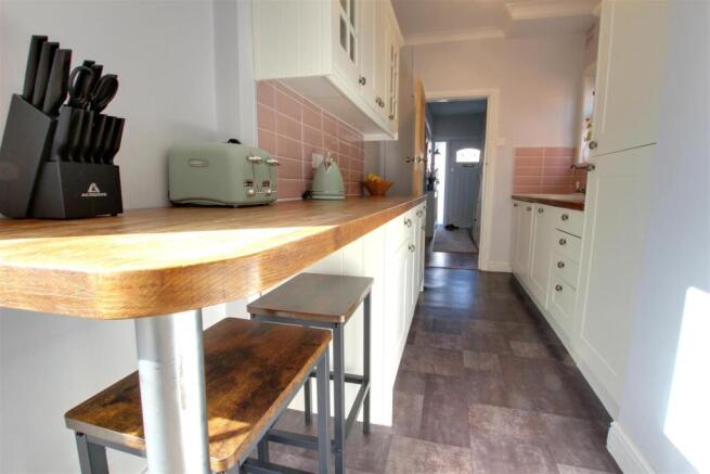 3 bed Semi-Detached for sale Image 8