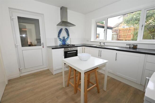 4 bed Detached Bungalow for sale Image 8
