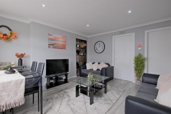 Living Room / Dining