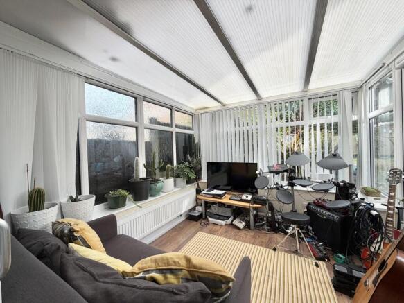 3 bed Semi-Detached for sale Image 8