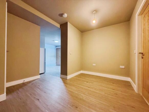 1 bed Apartment to rent Image 5