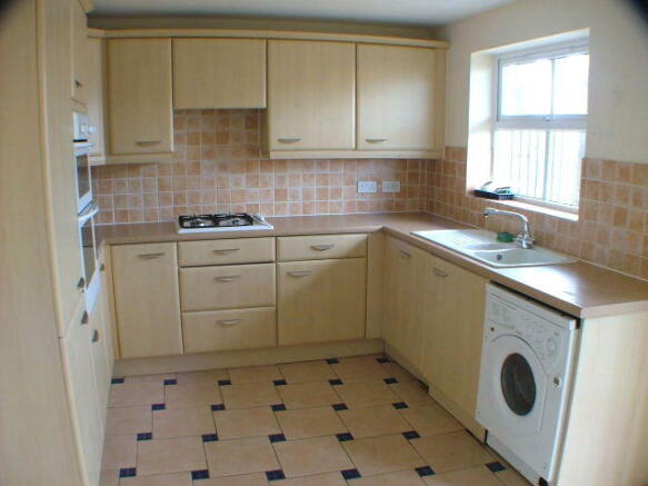 KITCHEN/B'FAST ROOM