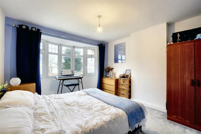 Bedroom 1_1.jpg