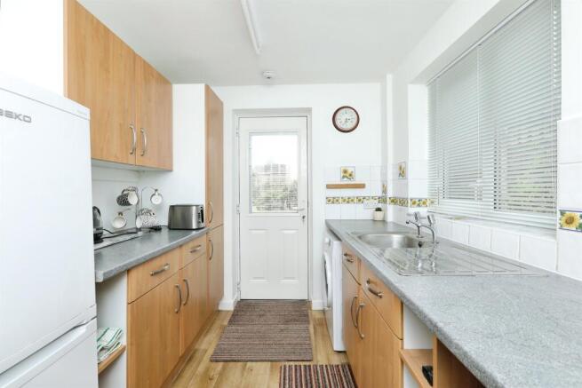 3 bed Semi-Detached for sale Image 8