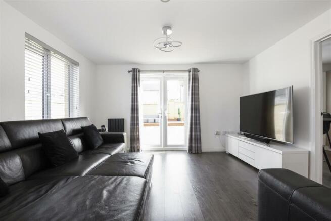29 Russell Avenue_11.jpg