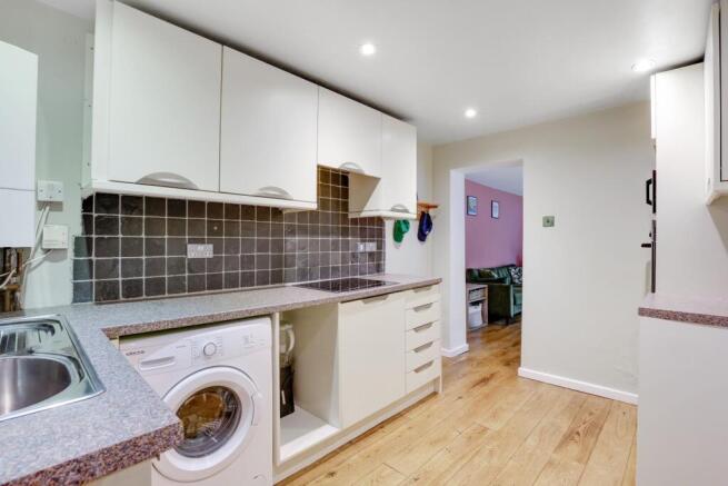 02-d4ebJHPropWorld - Flat 4, 18 Border Road - 31.j