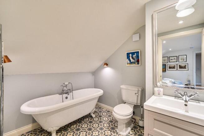4 bed Detached for sale Image 11