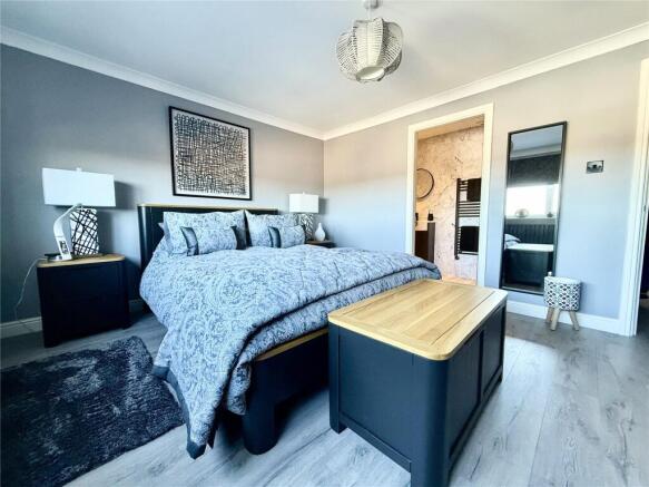 3 bed Apartment for sale Image 6