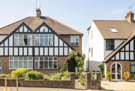 Derek Avenue, Wallington, SM6
