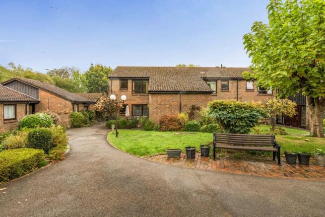 2-bed house on Abbey Close, Elmbridge Village, Cranleigh, GU6, £155,000