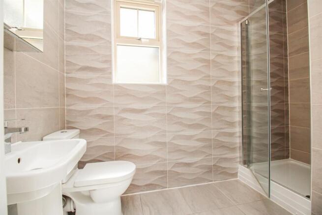 4 bed Detached for sale Image 7