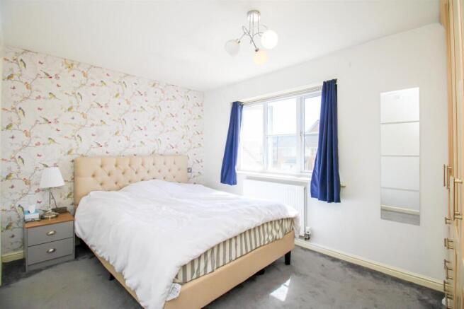 4 bed Detached for sale Image 9