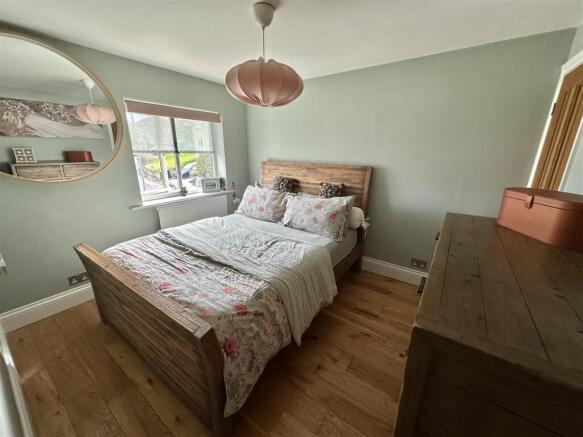 3 bed Semi-Detached for sale Image 9