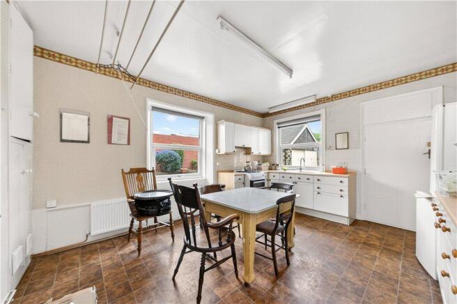 4 bed Detached for sale Image 9