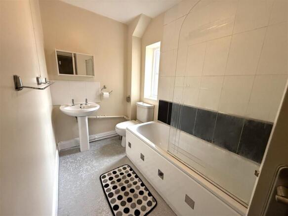 2 bed House to rent Image 10