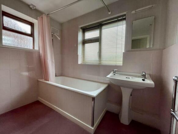 FAMILY BATHROOM