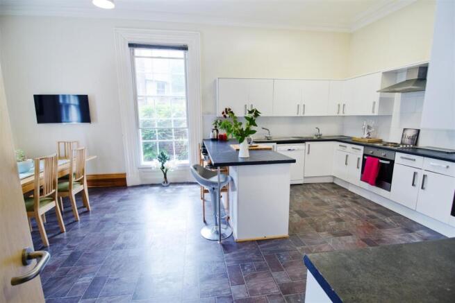 1 bed Flat Share to rent Image 7