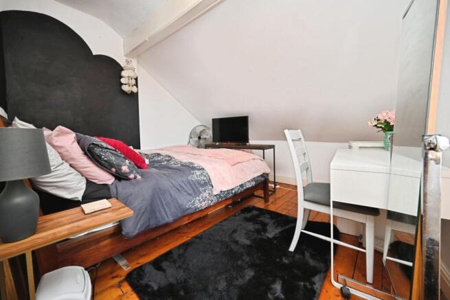 4 bed House for sale Image 10
