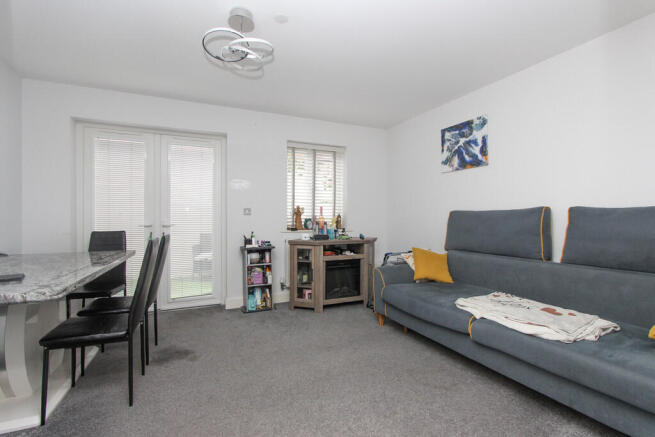 Lounge/Dining Roo...