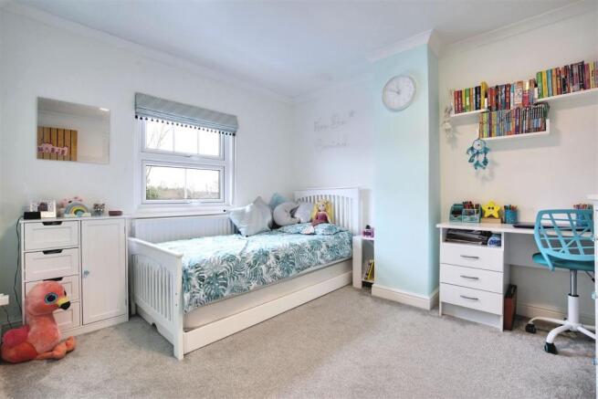 Bed 2.jpg
