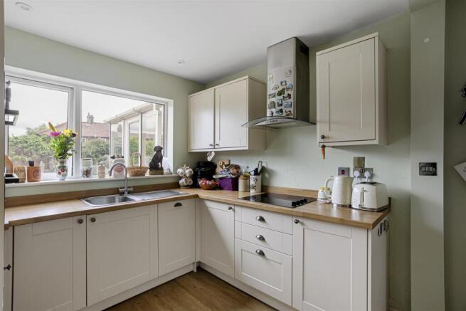 3 bed Semi-Detached for sale Image 9