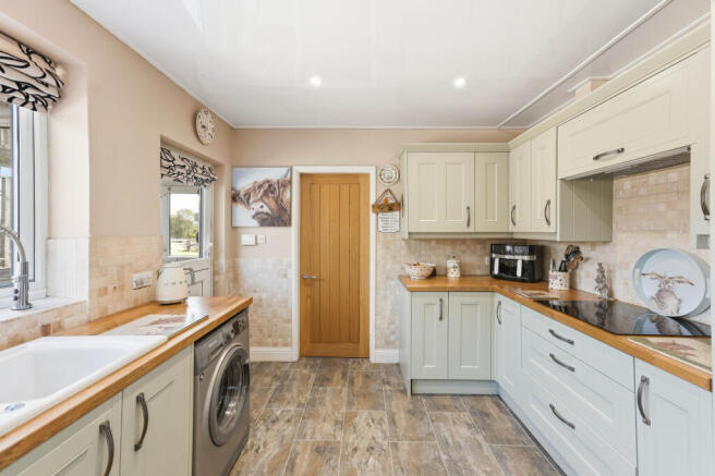 3 bed Bungalow for sale Image 7