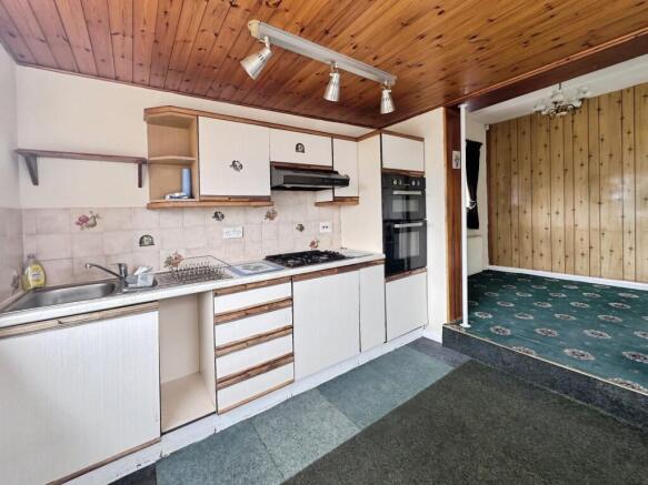 3 bed Bungalow for sale Image 3