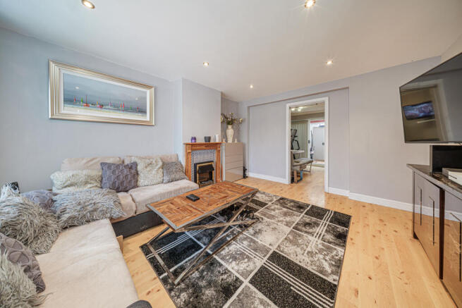 Collingbourne Close, Trowbridge **NO CHAIN** photo 4