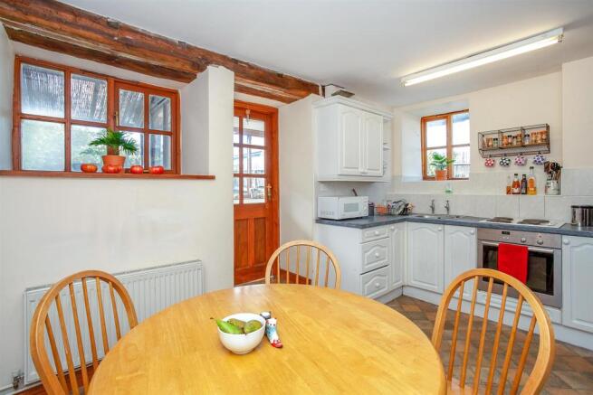 Kitchen 2.jpg
