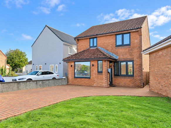 3-bed detached on Laleston Close, Nottage, Porthcawl, £390,000
