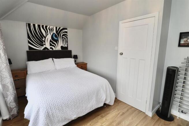 3 bed Semi-Detached for sale Image 12