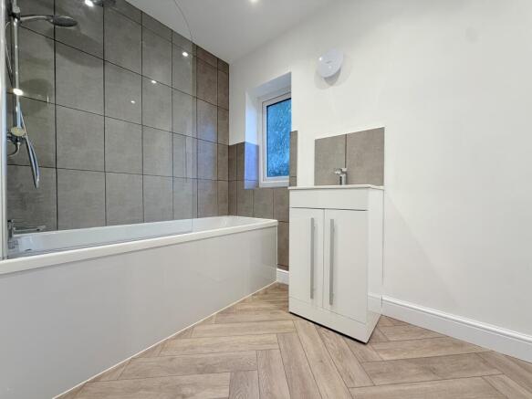 3 bed Terraced to rent Image 8
