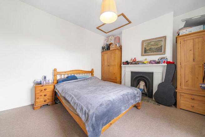 Bedroom 1 (2).jpg