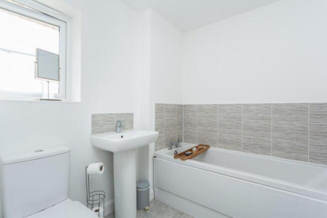4 bed Detached for sale Image 9