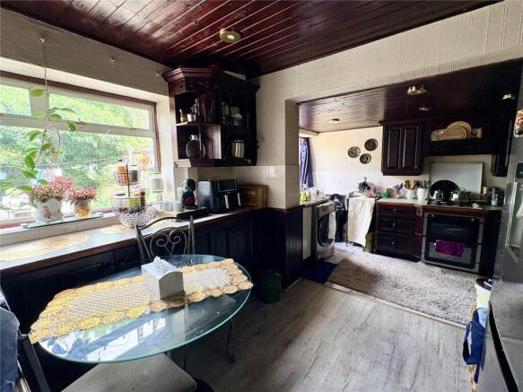 4 bed Semi-Detached for sale Image 5