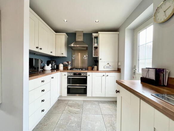 3 bed Terraced for sale Image 11