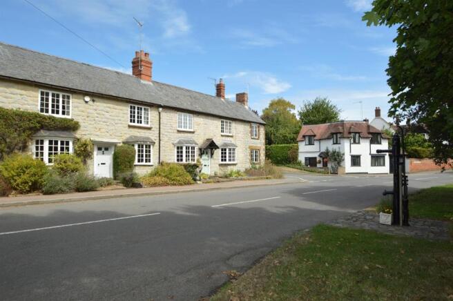 EVENUNDER COTTAGE,  KINETON (VIEW OF ROAD)  resize